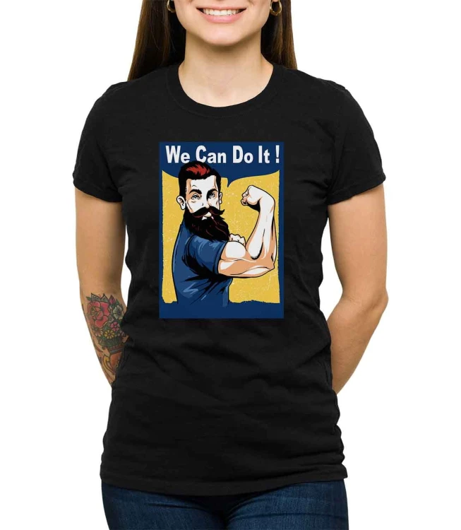 Czarny T-shirt dla niej z silnym mężczyzną