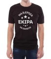 Czarna koszulka dla niego z napisem najlepsza ekipa na świecie.