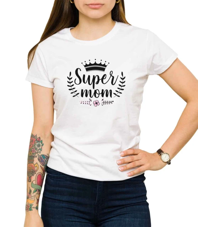 Biały T-shirt dla mamy na prezent z napisem super mom.