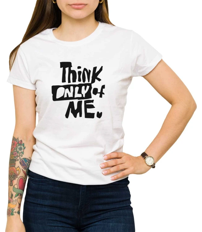 Biały T-shirt dla niej z napisem myśl tylko o mnie