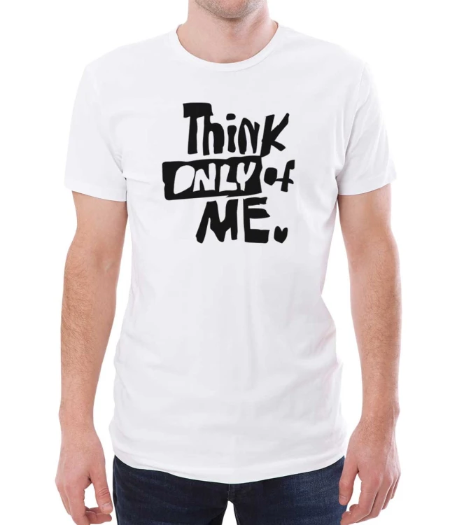 Biały T-shirt dla niego z napisem myśl tylko o mnie