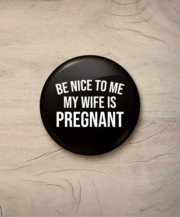 Button wife is pregnant - śr. 58 mm, czarny