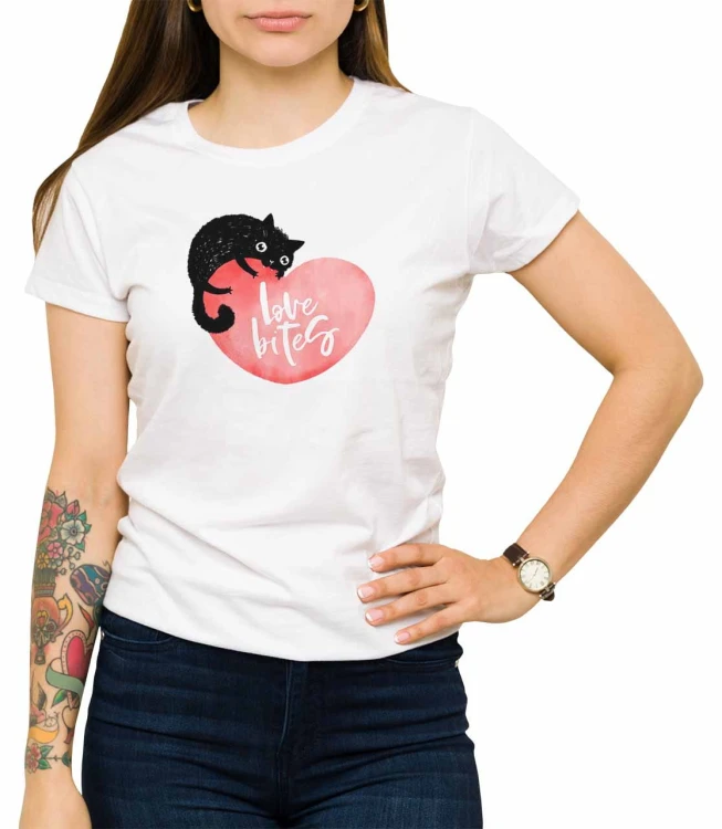 Biała koszulka damska kot głodny miłości - T-shirt z rysunkiem kota gryzącego wielkie czerwone serce
