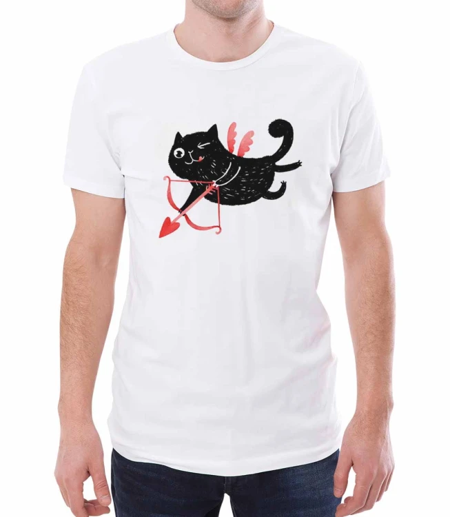Biały T-shirt męski dla niego z kotem amorem trzymającym strzałę miłości i strzelającym z łuku