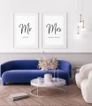 Zdjęcie salonu z plakatami dla pary Mr i Mrs Right