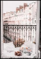 Romantyczny plakat w odcieniach różu z fotografią zabytkowego budynku
