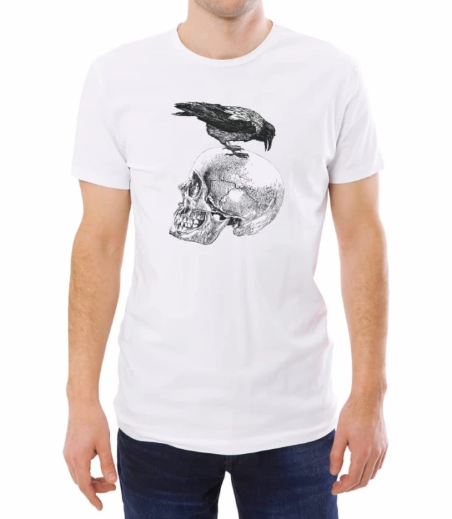 Biały męski T-shirt ze wzorem kruka stojącego na czaszce
