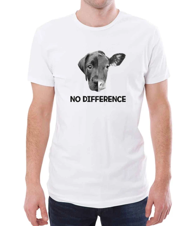 Biały męski T-shirt z z obrazkiem psa i krowy, który udowadnia, że wszystkie zwierzęta są takie same