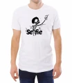 Biały męski T-shirt ze szkieletem robiącym selfie