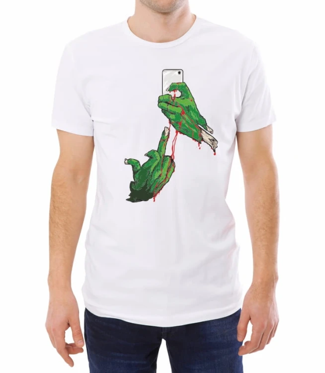Biały męski T-shirt ręce zombie i smartfon