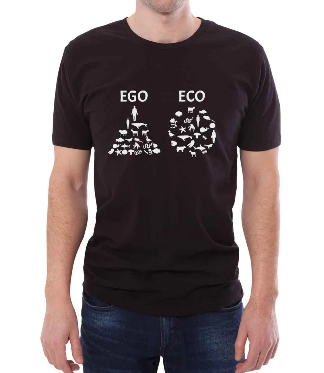 Czarny męski T-shirt przedstawiający różnicę między egoizmem człowieka a miłością do zwierząt
