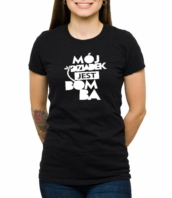Czarny damski T-shirt dziadek jest bomba