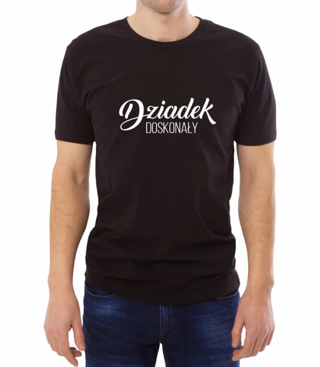 Czarna koszulka z napisem dziadek doskonały