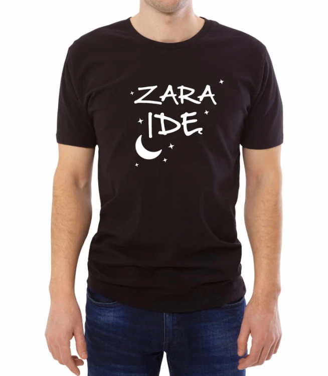 Czarny T-shirt dla niego z napisem "zara idę"