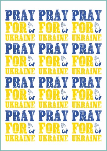 Naklejki na ciało z tekstem "módlmy się za Ukrainę", jako symbol wsparcia dla mieszkańców tego kraju