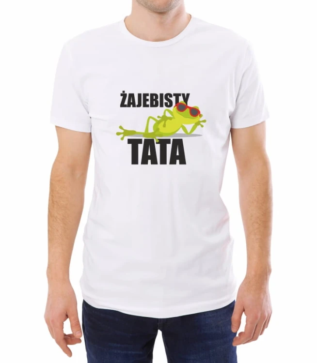 Biała koszulka żajebisty tata z uroczą żabą podkreślającą znaczenie słów.
