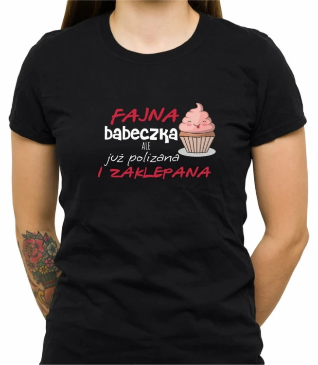 Czarna koszulka fajna babeczka