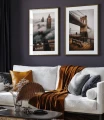 Plakat ponad niebem w galerii w salonie