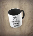 Czarny kubek  z sierścią smakuje lepiej