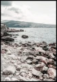 Śliczna fotografia z kamienną plażą nad morzem w Czarnogórze