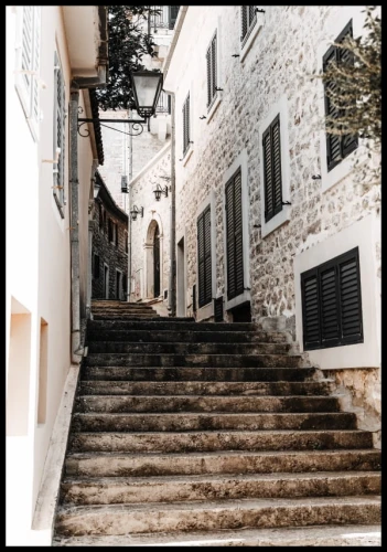 Przepiękna architektura wakacyjnego miasta Herceg Novi w Czarnogórze