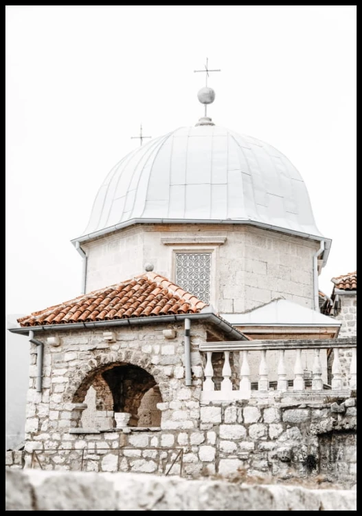 Fotografia kościoła na skale w Czarnogórze w mieście portowym Perast