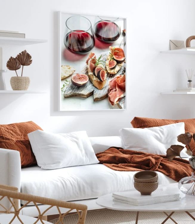 Pokój ze zdjęciem bagietki, wina i fig