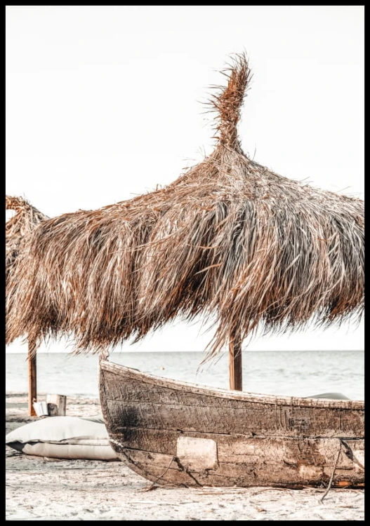 Zdjęcie starej łodzi na plaży