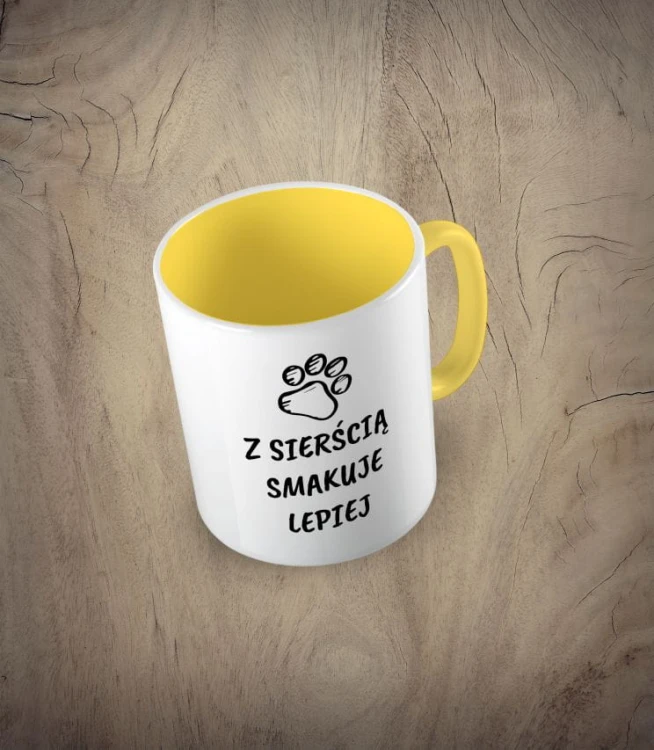 Żółty kubek  z sierścią smakuje lepiej