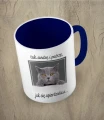 Granatowy kubek tak siedzę i patrzę