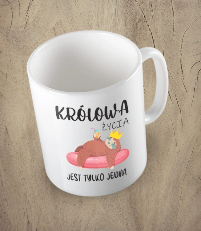 Biały kubek królowa życia jest tylko jedna