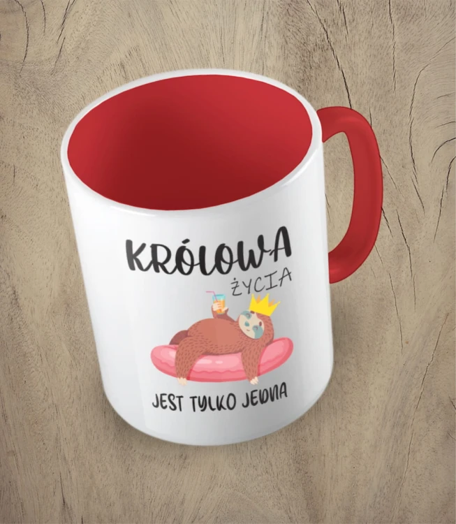 Czerwony kubek królowa życia jest tylko jedna