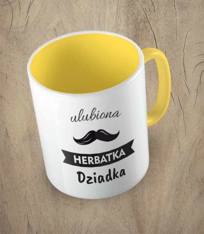 Żółty kubek ulubiona herbatka dziadka