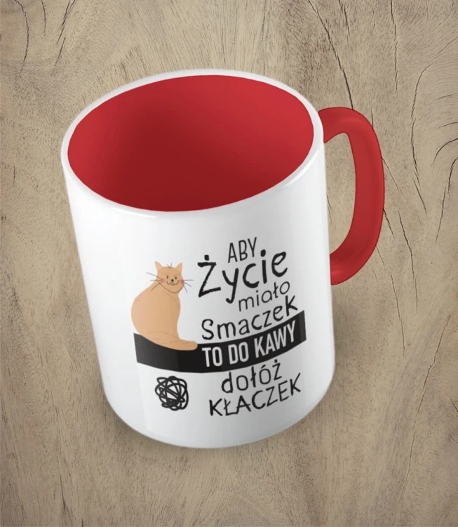 Czerwony kubek aby życie miało smaczek