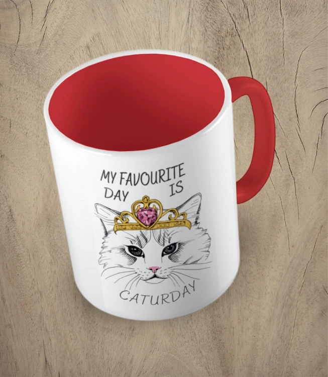 Czerwony kubek my favourite day i s caturday