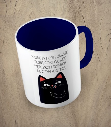 Granatowy kubek kobiety i koty