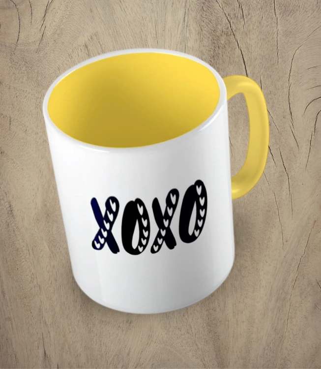 Żółty kubek xoxo 01