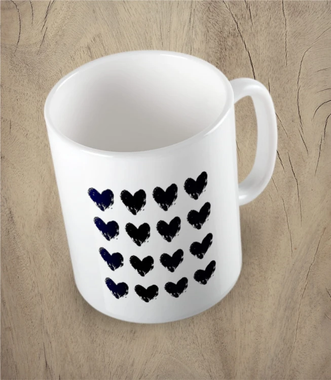 Biały kubek hearts 01