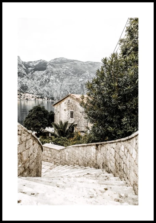 Panorama zatoki w Kotor biały margines.jpg