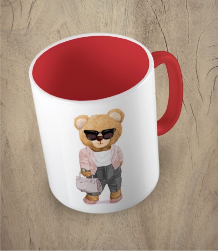 Czerwony kubek bear doll working