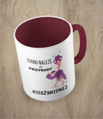Bordowy kubek rano należę do przyrody nieożywionej