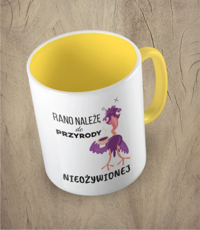 Żółty kubek rano należę do przyrody nieożywionej