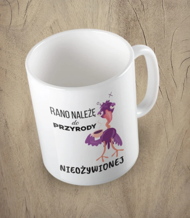 Biały kubek rano należę do przyrody nieożywionej