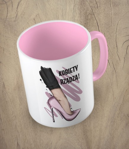 Różowy kubek kobiety rządzą