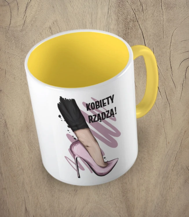 Żółty kubek kobiety rządzą