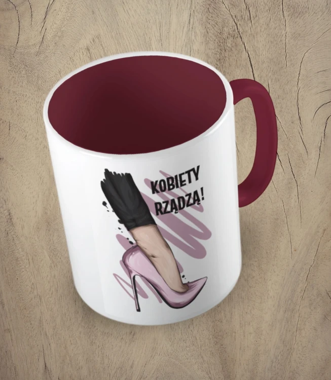 Bordowy kubek kobiety rządzą