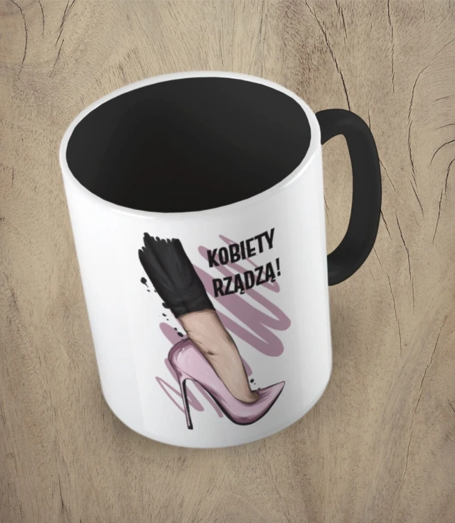 Czarny kubek kobiety rządzą