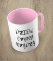 Różowy kubek dziewczyny rządzą