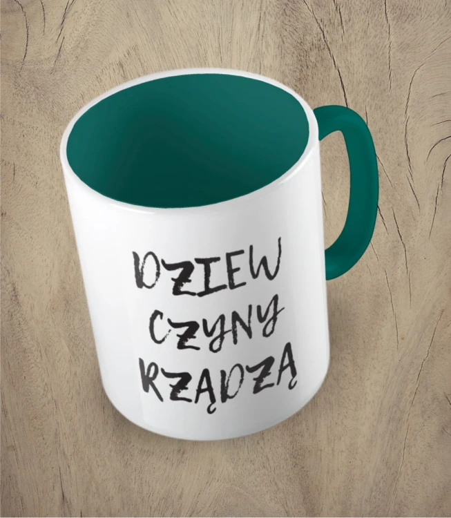 Ciemnozielony kubek dziewczyny rządzą