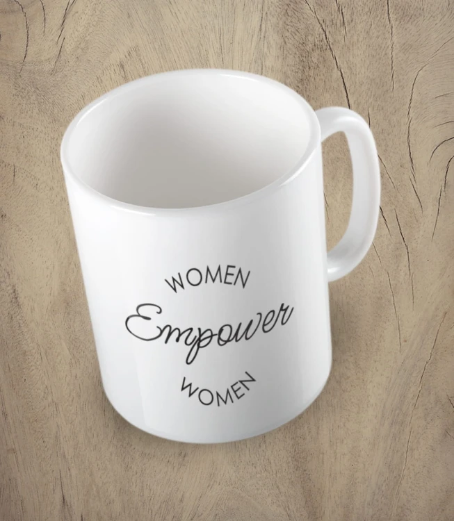 Biały kubek women empower women